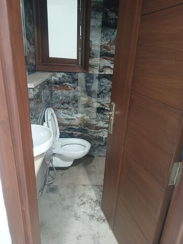 Furnished Amenities in 4 BHK Builder Floor at Sushant Lok I – for Rent