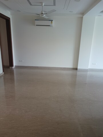 Room in 4 BHK Builder Floor at Sushant Lok I – for Rent