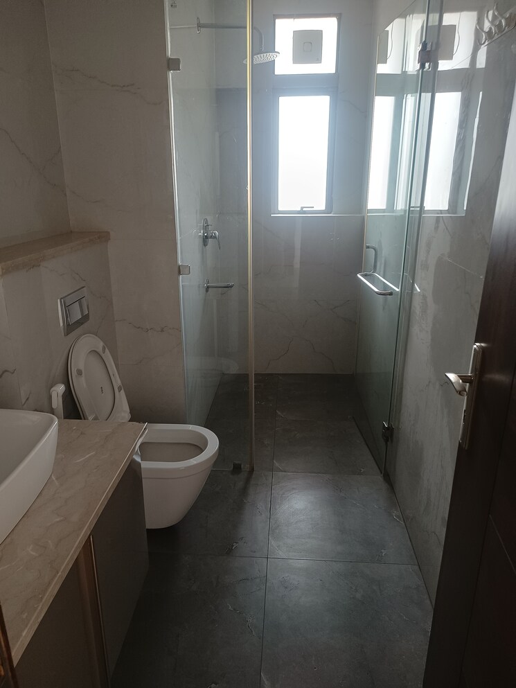 Attached Bathroom, sushant lok i 4 Bedroom 300 Sq.Yd. Builder Floor In Sushant Lok I Gurgaon 9111697