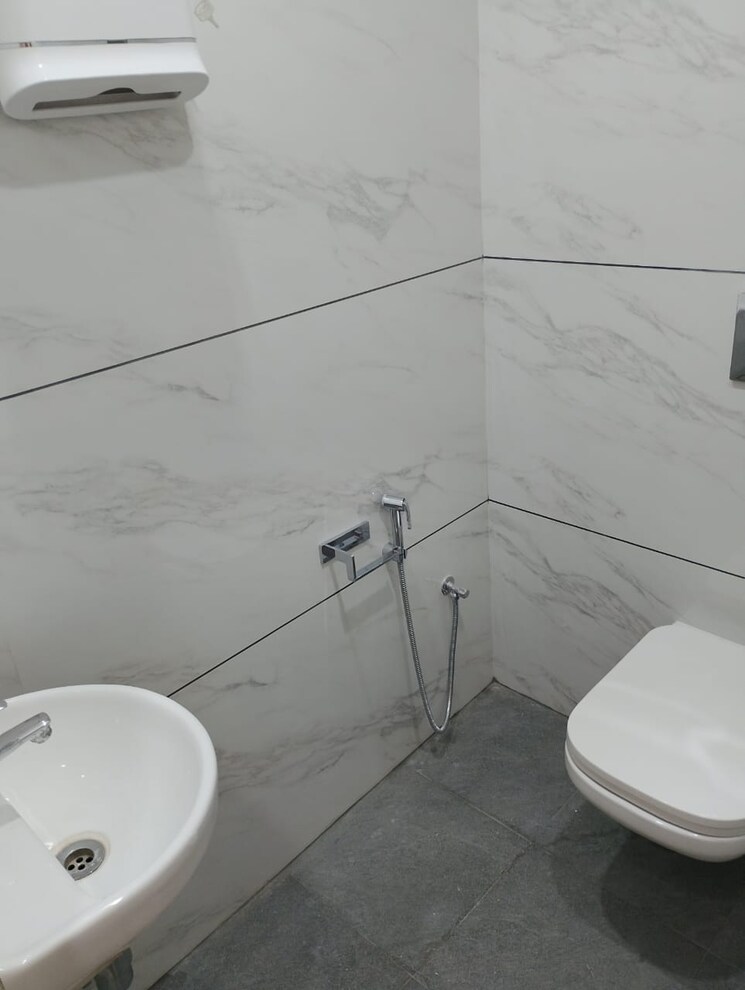 Bathroom, sector 63 Commercial Warehouse 13000 Sq.Ft. In Sector 63 Noida 9111738