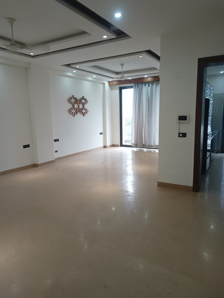 Room, sushant lok i 4 Bedroom 300 Sq.Yd. Builder Floor In Sushant Lok I Gurgaon 9111763