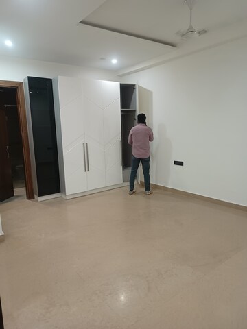 Room in 4 BHK Builder Floor at Sushant Lok I – for Rent