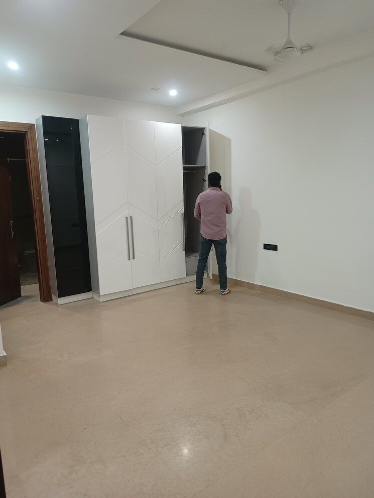 Room, sushant lok i 4 Bedroom 300 Sq.Yd. Builder Floor In Sushant Lok I Gurgaon 9111763
