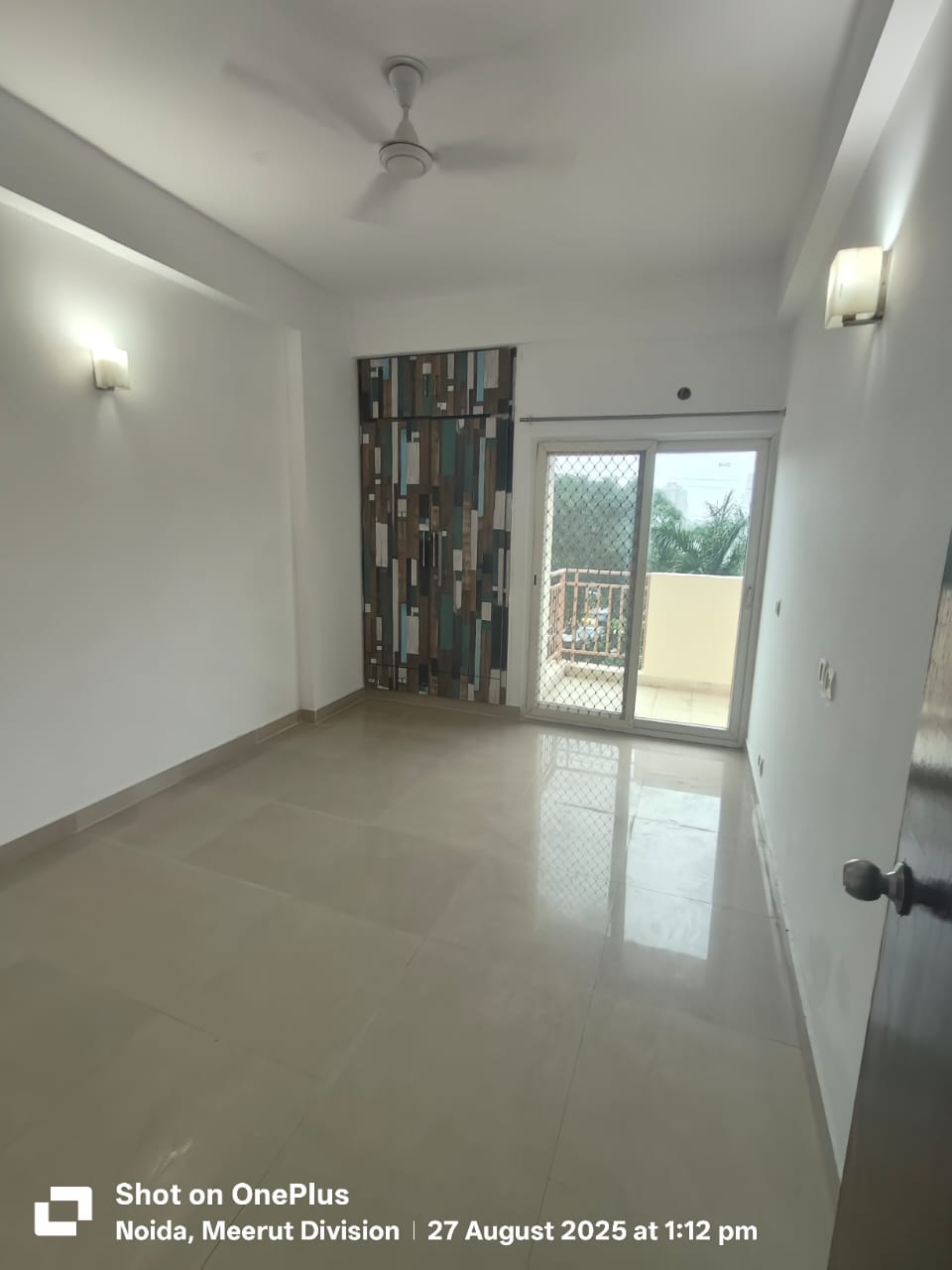 3.5 BHK Apartment For Rent in Mahagun Moderne