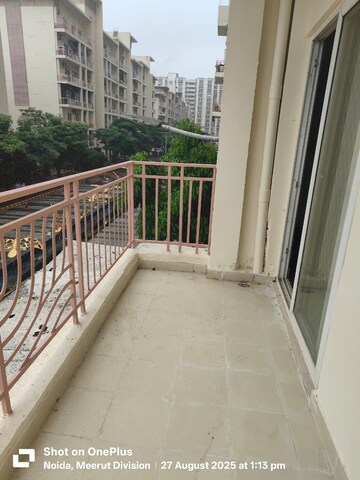 Balcony in 3.5 BHK Apartment at Mahagun Moderne, Sector 78 – for Rent