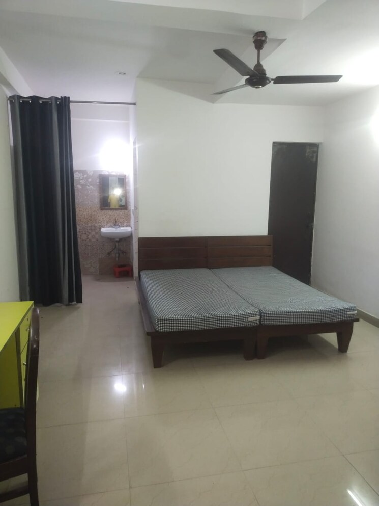 Room, freedom fighters enclave 2 Bedroom 730 Sq.Ft. Apartment In Freedom Fighters Enclave Delhi 9111789