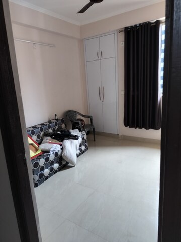Bedroom in 2.5 BHK Apartment at Amrapali Golf Homes, Sector 4 Greater Noida – for Rent