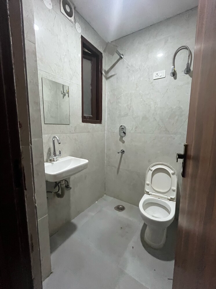 Bathroom, saket 1 Bedroom 450 Sq.Ft. Builder Floor In Saket Delhi 9111821