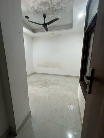 Bathroom in 1 BHK Builder Floor at Saket – for Rent
