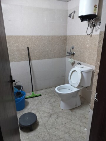 Bathroom in 2.5 BHK Apartment at Amrapali Golf Homes, Sector 4 Greater Noida – for Rent