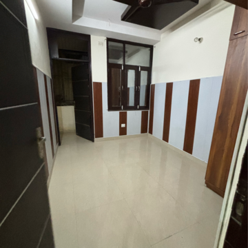 Room in 2 BHK Builder Floor at Gyan Khand – for Sale