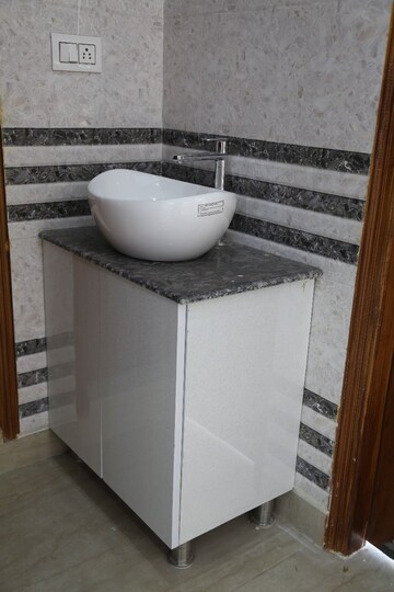 Bathroom in 2 BHK Apartment at Devagra Mussorie Woods Apartments, Amwala Uparla – for Rent