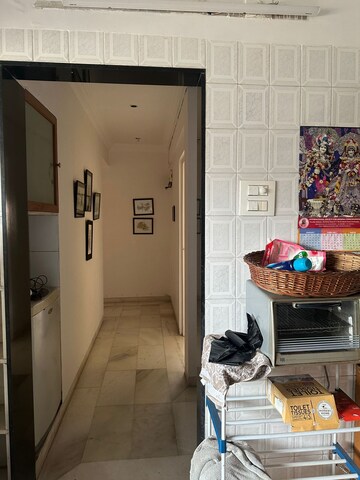Room in 3 BHK Apartment at Queens Park Apartments, Juhu – for Rent