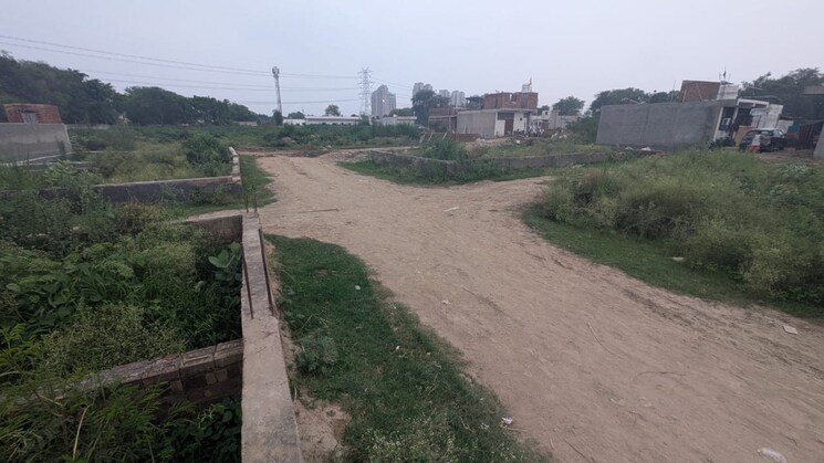 undefined, sector 130  250 Sq.Yd. Plot In Sector 130 Noida 9111868