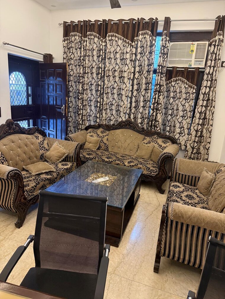 Living Room, alpha-1-rwa 4 Bedroom 200 Sq.Mt. Independent House In Alpha 1 Greater Noida Greater Noida 9111918