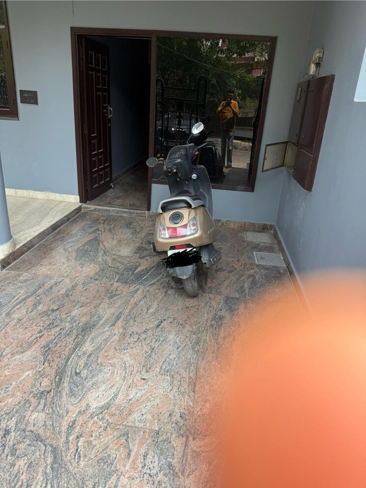  Parking, alpha-1-rwa 4 Bedroom 200 Sq.Mt. Independent House In Alpha 1 Greater Noida Greater Noida 9111918