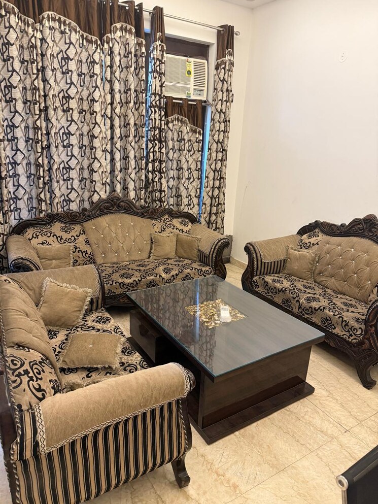 Living Room, alpha-1-rwa 4 Bedroom 200 Sq.Mt. Independent House In Alpha 1 Greater Noida Greater Noida 9111918