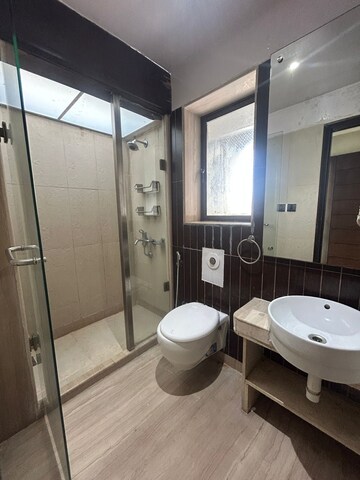 Bathroom in 4 BHK Apartment at Raja 10 Central Avenue  Santacruz, Santacruz West – for Rent