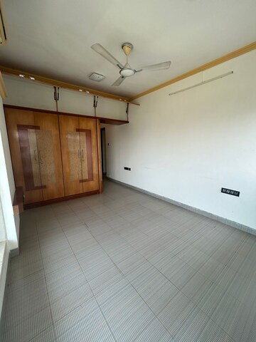 Room in 4 BHK Apartment at Raja 10 Central Avenue  Santacruz, Santacruz West – for Rent