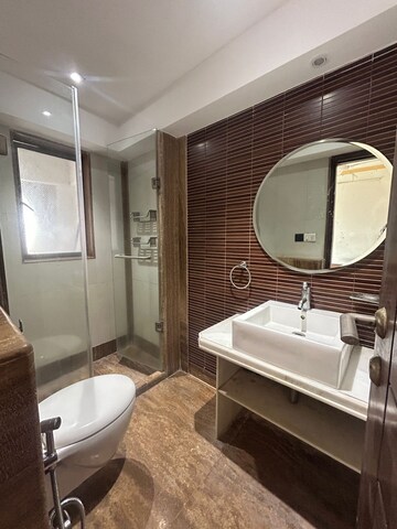 Bathroom in 4 BHK Apartment at Raja 10 Central Avenue  Santacruz, Santacruz West – for Rent