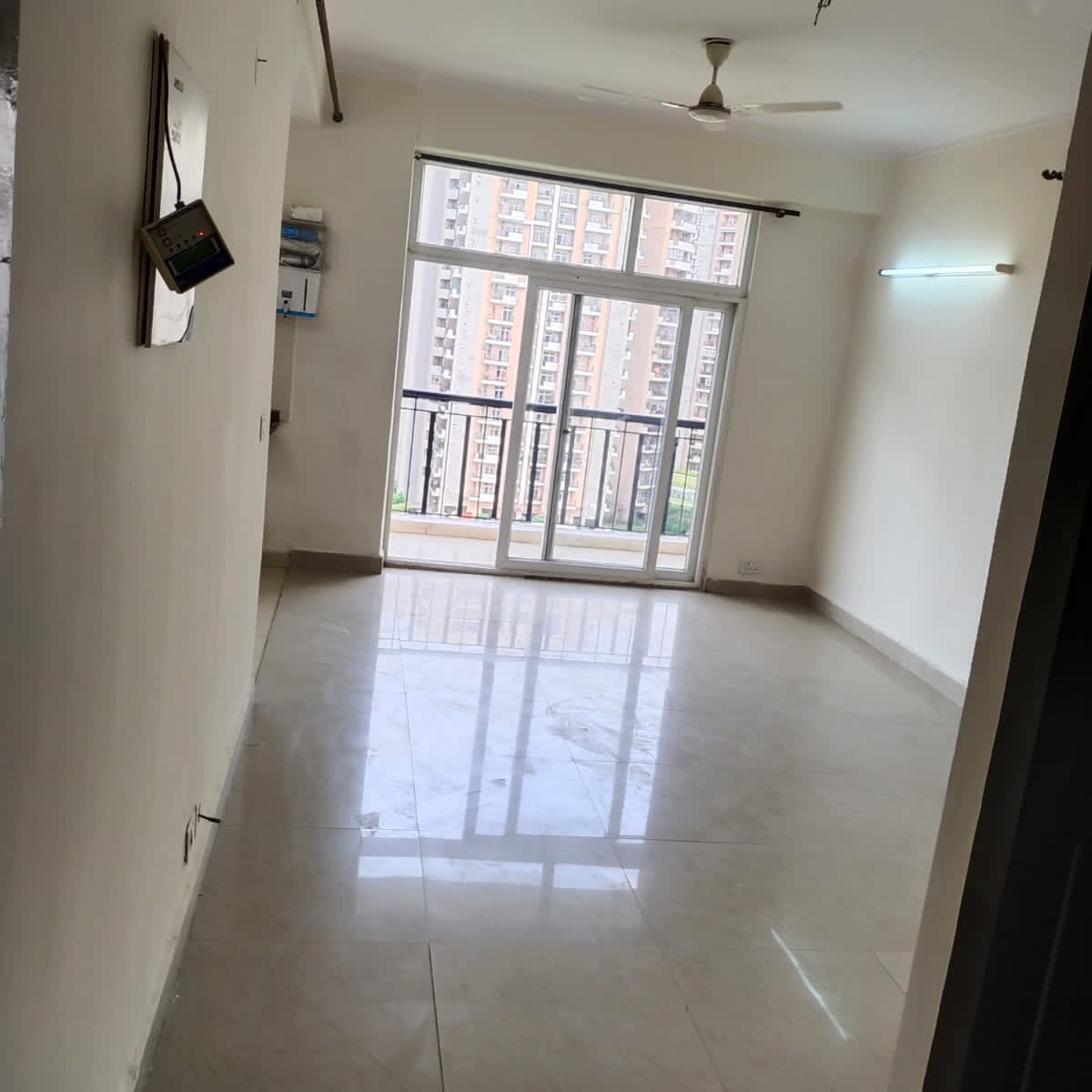 2.5 BHK + Pooja Room 1075 Sq.Ft. Apartment in Amrapali Zodiac