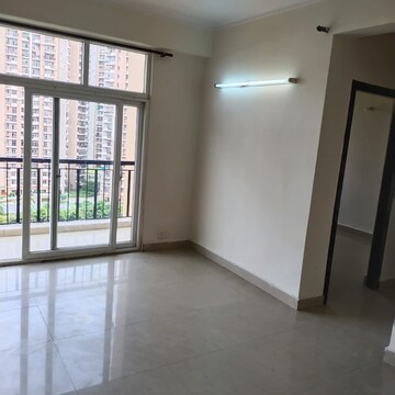 Room in 2.5 BHK Apartment at Amrapali Zodiac, Sector 120 – for Rent