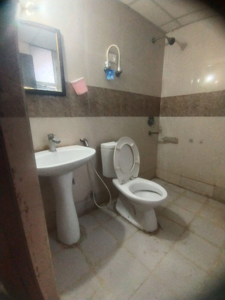 Attached Bathroom, amrapali-golf-homes 2 Bedroom 835 Sq.Ft. Apartment In Sector 4 Greater Noida Greater Noida 9111927