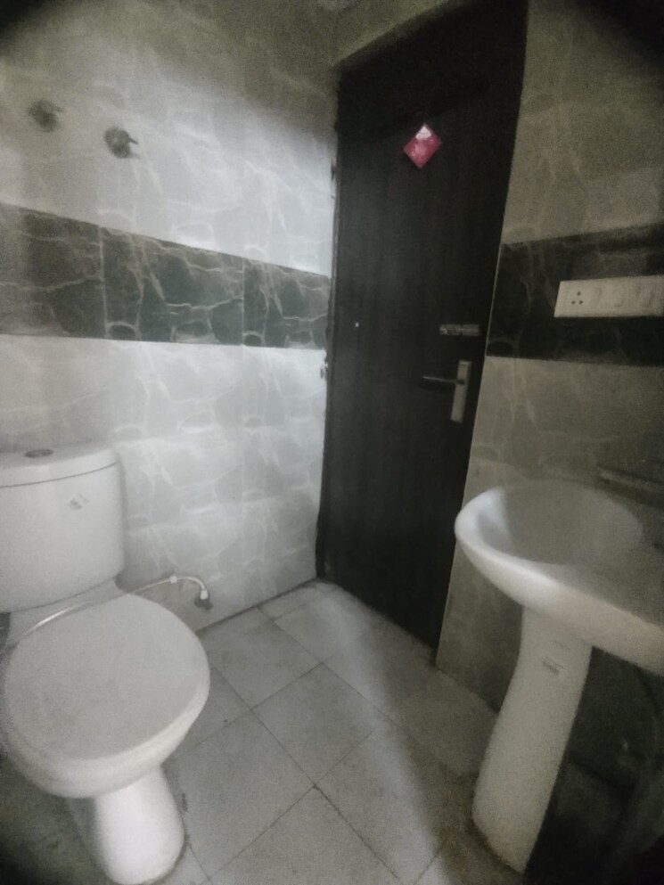 Bathroom, amrapali-golf-homes 2 Bedroom 835 Sq.Ft. Apartment In Sector 4 Greater Noida Greater Noida 9111927