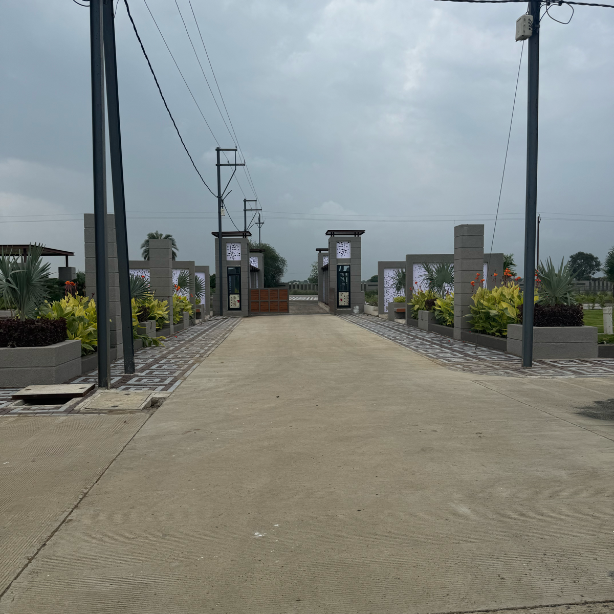 Plot For Sale in Silicon Sampurna 