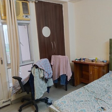 Bedroom in 2 BHK Apartment at Supertech Cape Town, Sector 74 – for Rent