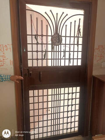 Room in 3 BHK Apartment at Amrapali Golf Homes, Sector 4 Greater Noida – for Rent