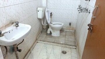 Bathroom in 1 BHK Builder Floor at Vaishali Sector 4 – for Rent