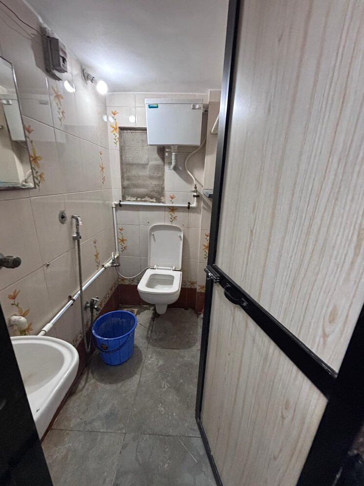 Washroom, charai Commercial Office Space 130 Sq.Ft. In Charai Thane 9112040