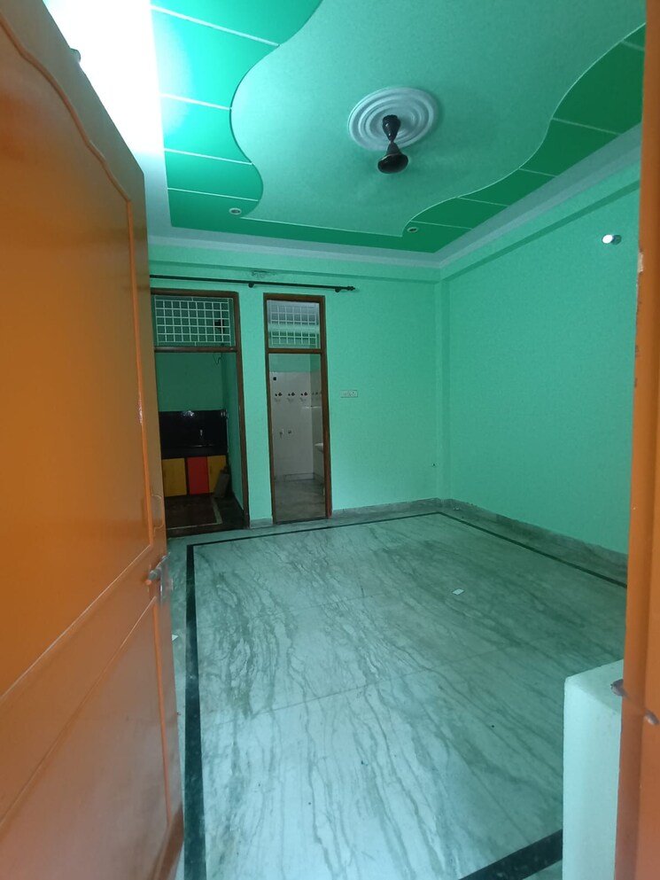 Room, rwa-apartments-sector-71 1.5 Bedroom 850 Sq.Ft. Villa In Sector 71 Noida 9112136