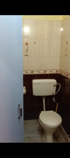 Team Area in 3 BHK Builder Floor at Nipun Wonder Mall, Niti Khand I – for Sale