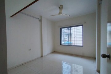 Room in 2 BHK Apartment at Sun Empire, Sinhagad – for Rent