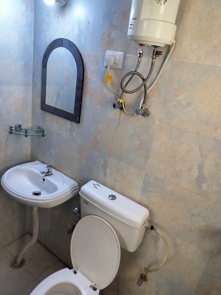 Bathroom, signature-the-serenas 2.5 Bedroom 583 Sq.Ft. Apartment In Sohna Sector 36 Gurgaon 9112157