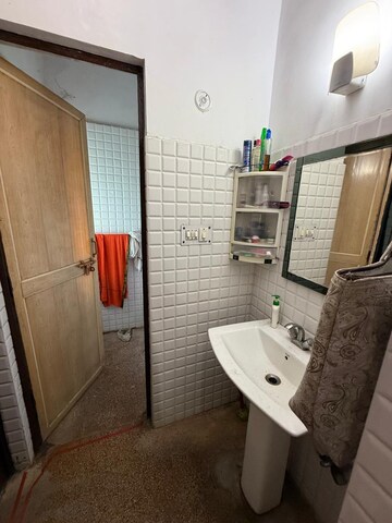 Bathroom in 2 BHK Builder Floor at Mayur Vihar Phase 1 – for Rent