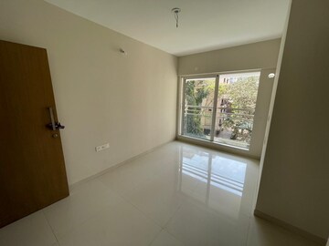 Room in 2.5 BHK Apartment at Sugee Atharva, Prabhadevi – for Rent