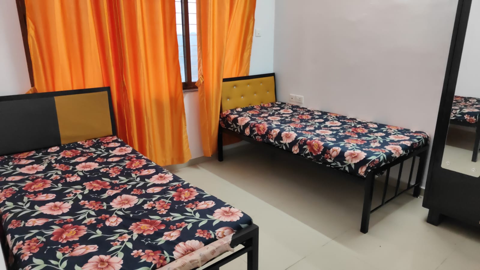 2 BHK Builder Floor For Rent in Vile Parle West