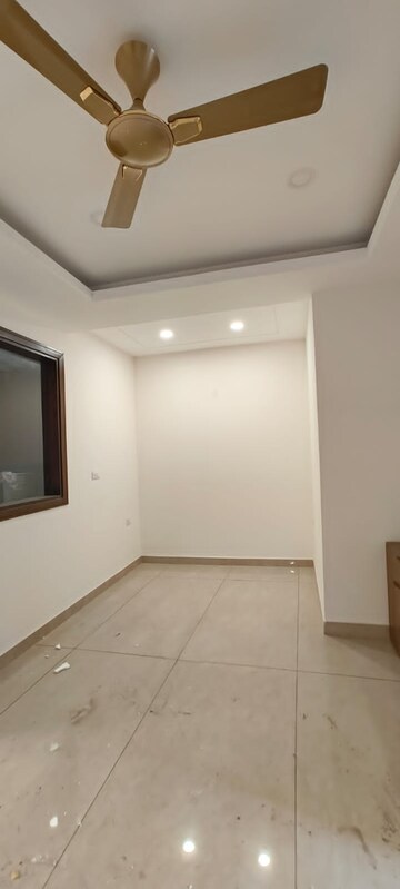 Room in 2 BHK Builder Floor at Sector 56 – for Rent
