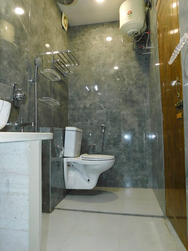 Bathroom, tara-apartments 3 Bedroom 1750 Sq.Ft. Builder Floor In Kalkaji Delhi 9112221