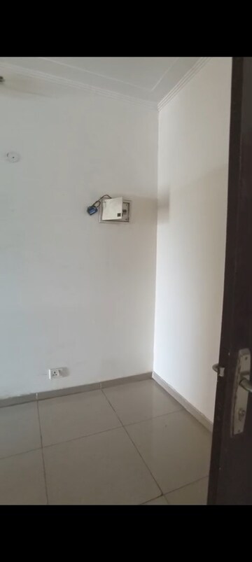 Room in 2 BHK Apartment at Himalaya Pride, Tech Zone 4 Greater Noida – for Sale