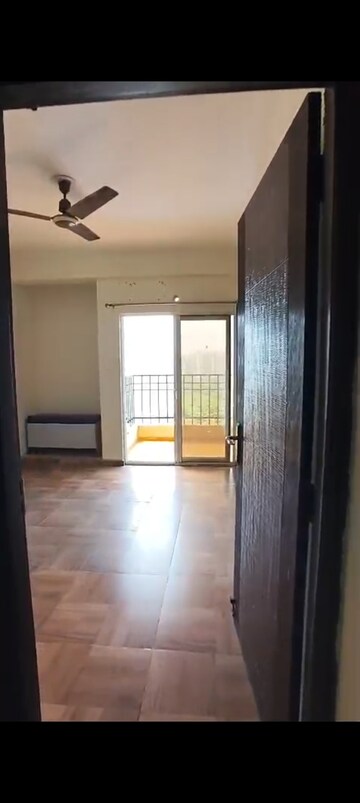 Room in 2 BHK Apartment at Himalaya Pride, Tech Zone 4 Greater Noida – for Sale