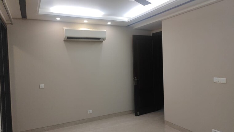 Room, green park 4 Bedroom 320 Sq.Yd. Apartment In Green Park Delhi 9112321