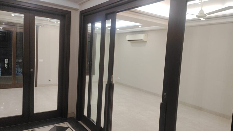 Other, green park 4 Bedroom 320 Sq.Yd. Apartment In Green Park Delhi 9112321