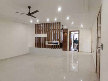 Room in 4 BHK Builder Floor at Green Fields Colony – for Rent