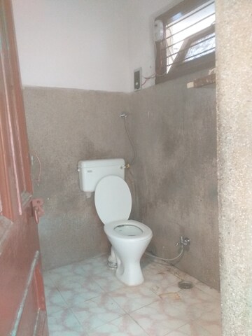 Bathroom in 1.5 BHK Builder Floor at Old Rajinder Nagar – for Rent