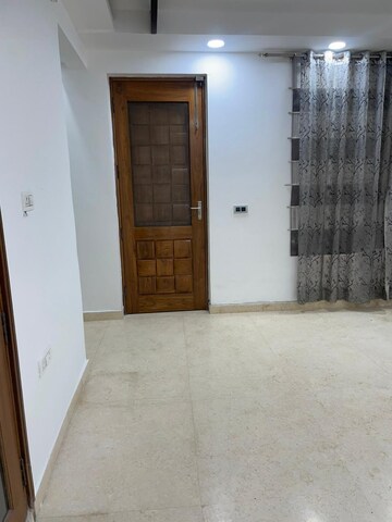 Room in 3 BHK Independent House at RWA Apartments Sector 52, Sector 52 – for Rent