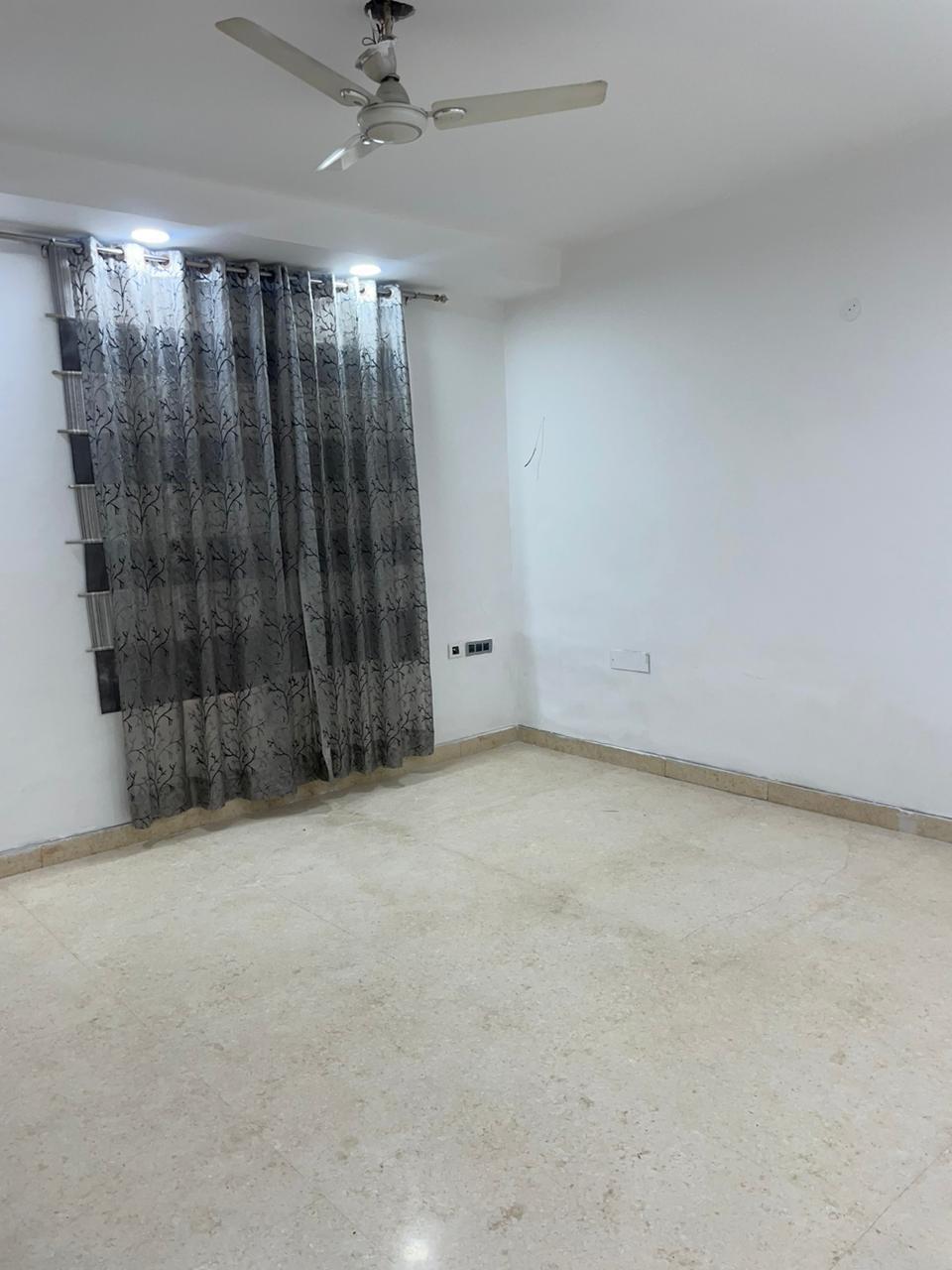 3 BHK + Pooja Room,Study Room 250 Sq.Mt. Independent House in RWA Apartments Sector 52